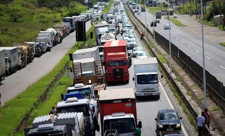 Caminhoneiros amea&ccedil;am greve nacional por atraso na vota&ccedil;&atilde;o de medida no Senado