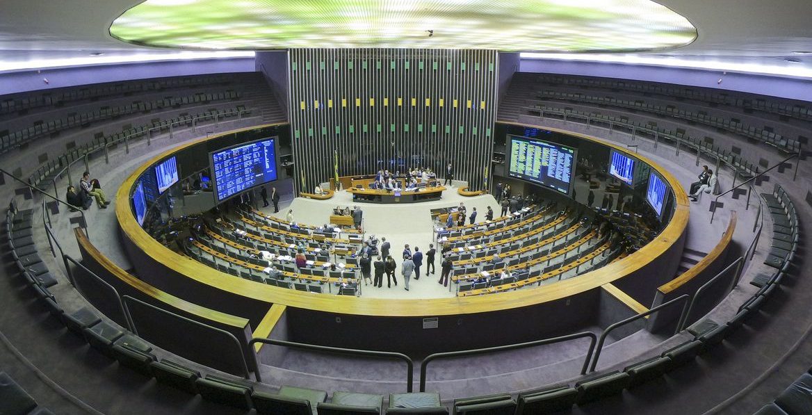 CCJ da C&acirc;mara pode votar PEC que reduz maioridade penal para 16 anos nesta ter&ccedil;a-feira