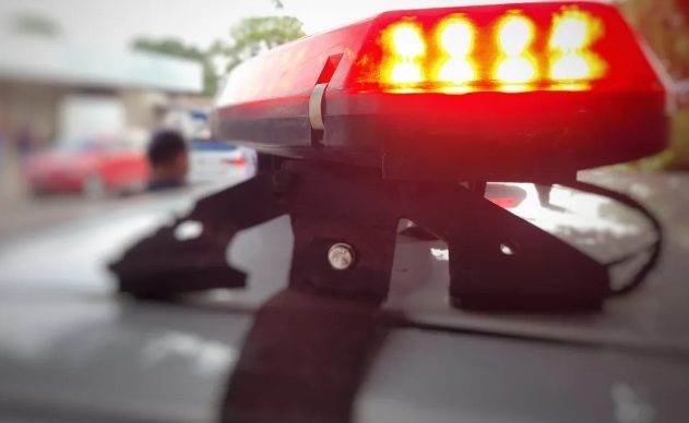 Criminosos fingem ser policiais, invadem casa e baleiam casal e crian&ccedil;a de 2 anos