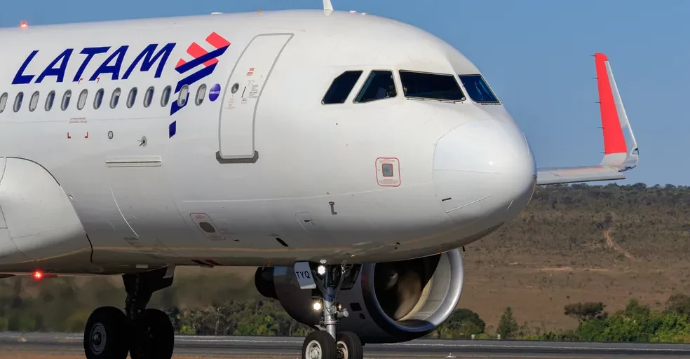 Avi&atilde;o da Latam que viria ao Brasil colide com aeronave argentina no Chile