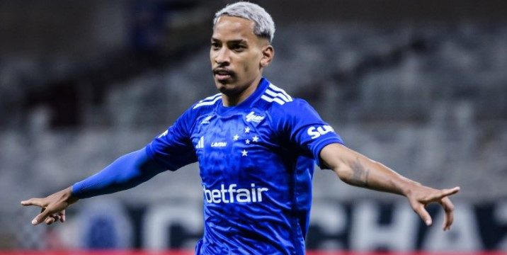 Matheus Pereira deve renovar com o Cruzeiro ap&oacute;s avan&ccedil;o nas negocia&ccedil;&otilde;es