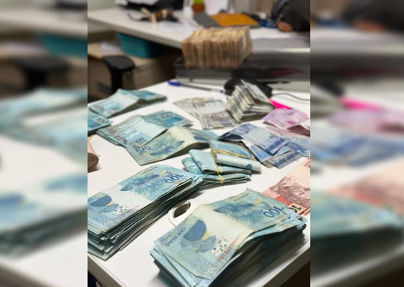 Homem investigado por abandonar m&atilde;e em meio &agrave; fezes guardava R$ 100 mil em casa
