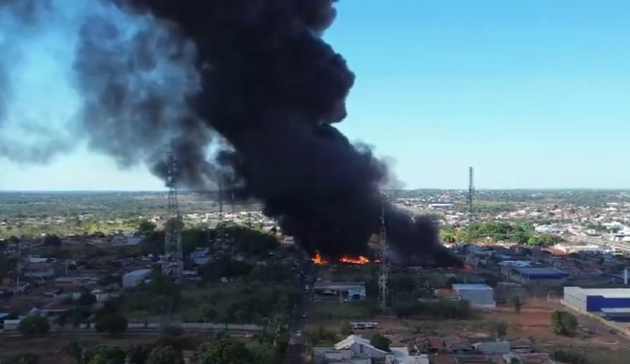 Homem morre em inc&ecirc;ndio ao tentar sair de casa trancada em Anchieta (ES)