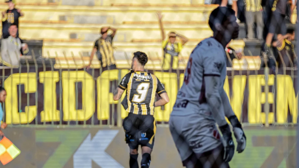 Com dois gols de &Iacute;talo, Volta Redonda bate Vila Nova e respira na S&eacute;rie B