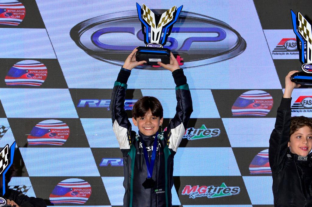 Jo&atilde;o Bertoldi conquista vit&oacute;rias na Rookie e desafia veteranos no kartismo nacional
