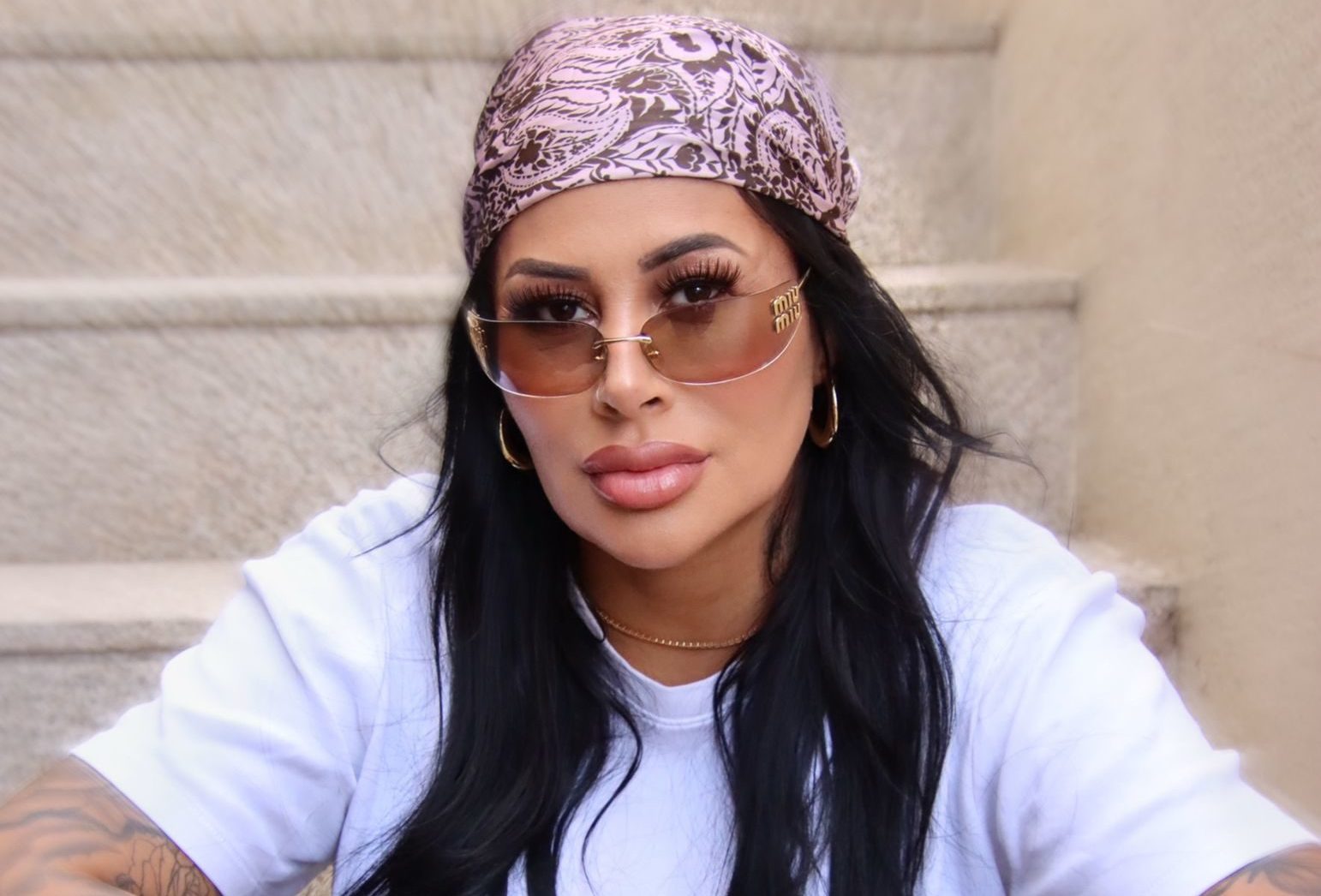 Adriana Muller comenta sobre len&ccedil;os e bandanas: acess&oacute;rios que v&atilde;o transformar seus looks em 2025