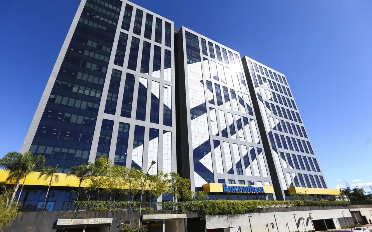 Lucro do Banco do Brasil cai 53,5% e fecha trimestre em R$ 3,4 bilh&otilde;es