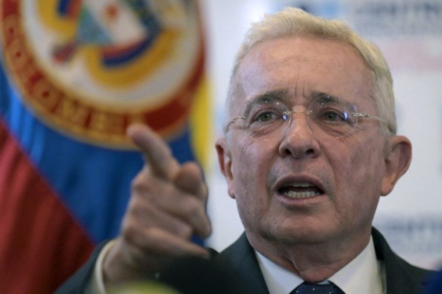 &Agrave;s v&eacute;speras de senten&ccedil;a, Uribe diz que se refugia na ora&ccedil;&atilde;o e prepara apela&ccedil;&atilde;o
