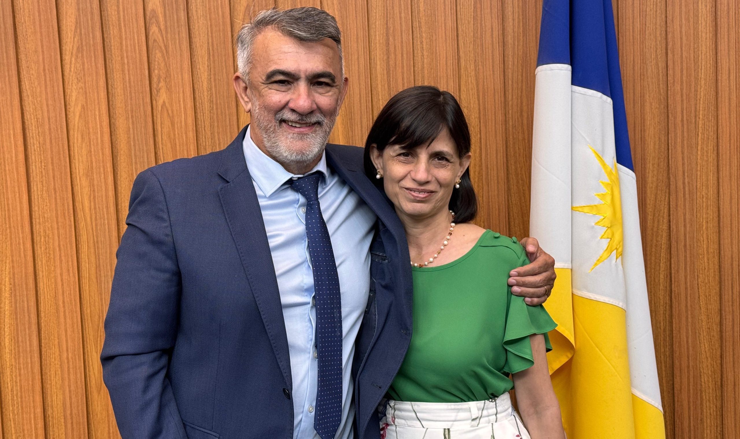Deputado Am&eacute;lio prop&otilde;e T&iacute;tulo de Cidad&atilde; Tocantinense para servidora com 33 anos de carreira na Aleto