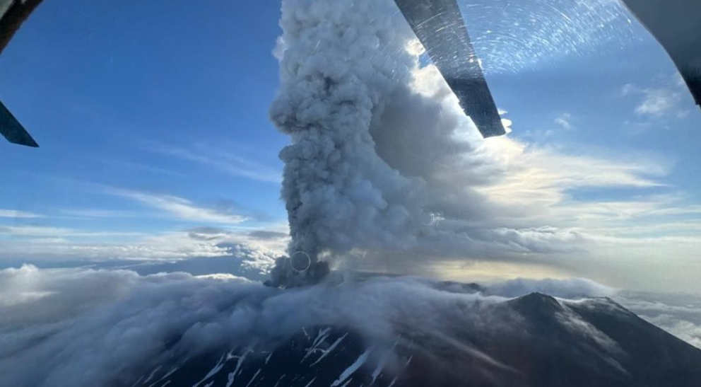 Vulc&atilde;o Krasheninnikov entra em erup&ccedil;&atilde;o pela primeira vez em 600 anos ap&oacute;s terremoto na R&uacute;ssia