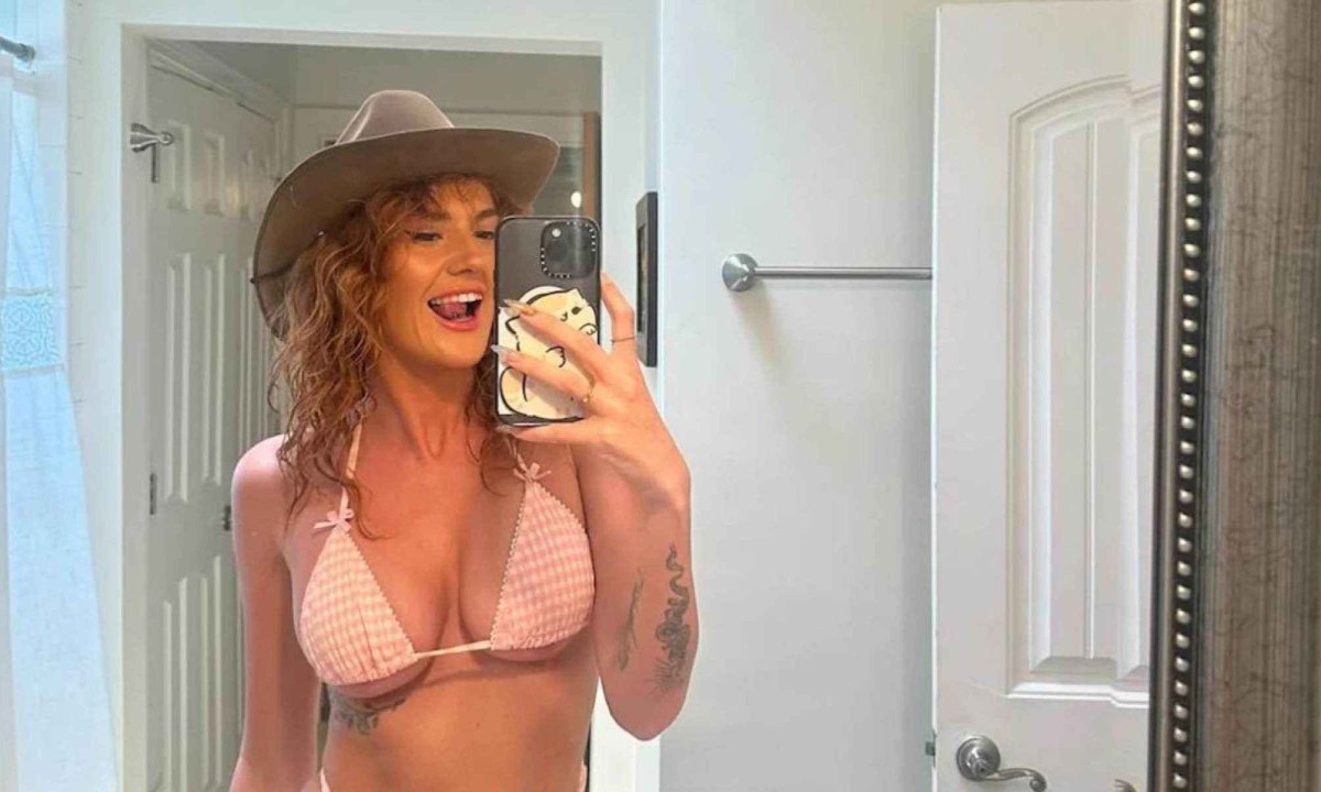Com duas vaginas e dois &uacute;teros, mulher faz sucesso no OnlyFans