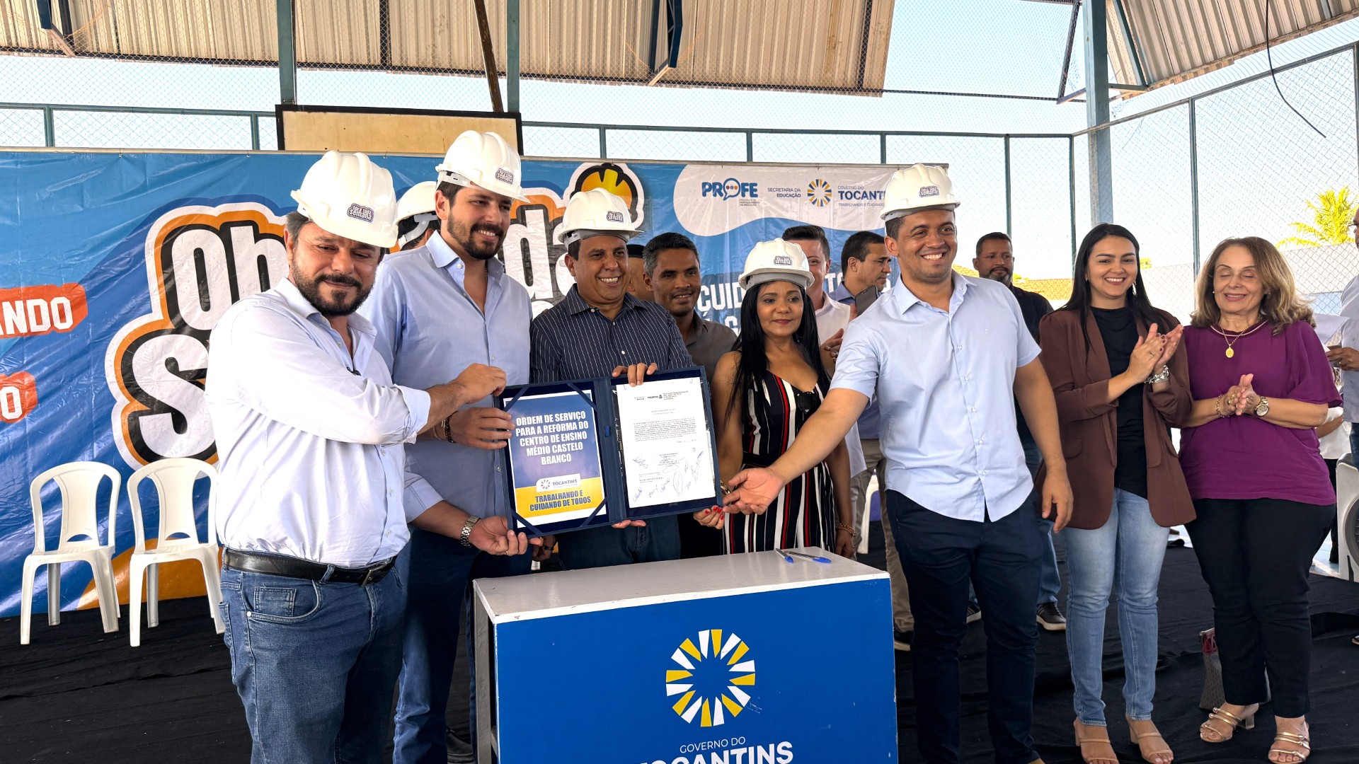Em Colinas, secret&aacute;rio F&aacute;bio Vaz assina ordem de servi&ccedil;o das obras do CEM Castelo Branco e entrega pr&eacute;dio onde ocorrer&atilde;o aulas do Col&eacute;gio Militar Jo&atilde;o XXIII