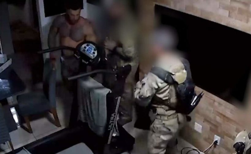 Influencer fitness Pobre Loco &eacute; alvo de opera&ccedil;&atilde;o contra venda ilegal de anabolizantes no Brasil