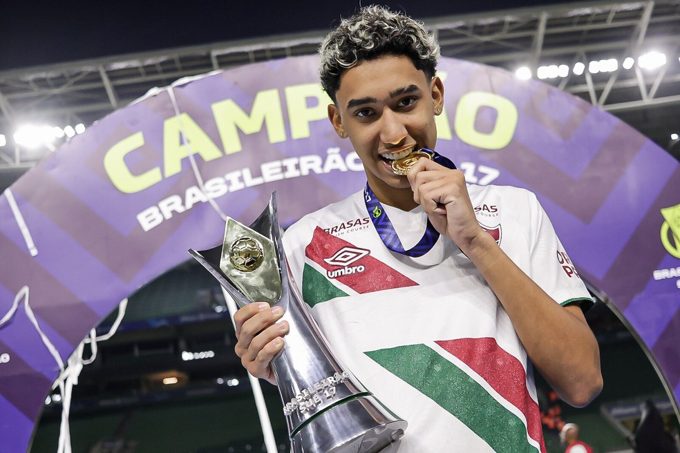 Fluminense faz exig&ecirc;ncias e negocia&ccedil;&atilde;o com Shakhtar por Isaque se aproxima de desfecho