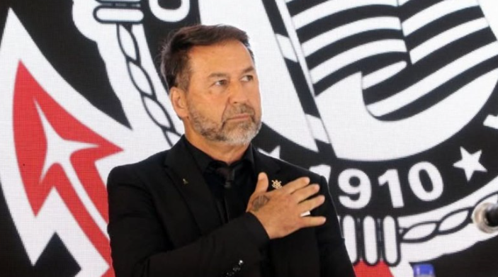 S&oacute;cios do Corinthians votam impeachment do presidente afastado Augusto Melo