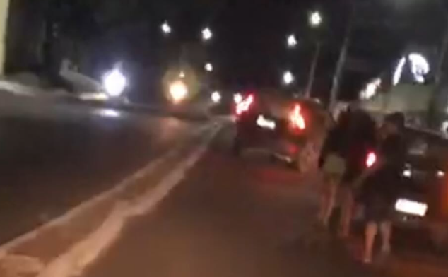 Acidente entre carro e caminhonete bloqueia tr&acirc;nsito em Para&iacute;so do Tocantins