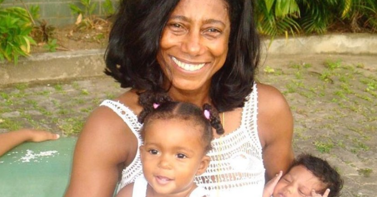 Filha de Gl&oacute;ria Maria presta homenagem no anivers&aacute;rio da m&atilde;e