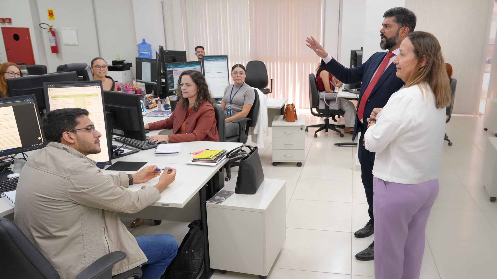 Presidente do TJTO visita NACOM e conhece fluxo para triagem de a&ccedil;&otilde;es sobre contratos banc&aacute;rios liberadas para julgamento