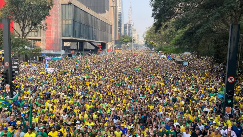 Manifesta&ccedil;&otilde;es re&uacute;nem milhares em todo o Brasil em defesa da liberdade, da justi&ccedil;a e da democracia