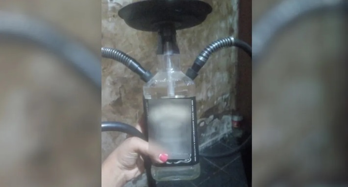 Ju&iacute;za absolve jovem acusada de matar namorado com agulha de narguil&eacute;; decis&atilde;o reconhece leg&iacute;tima defesa