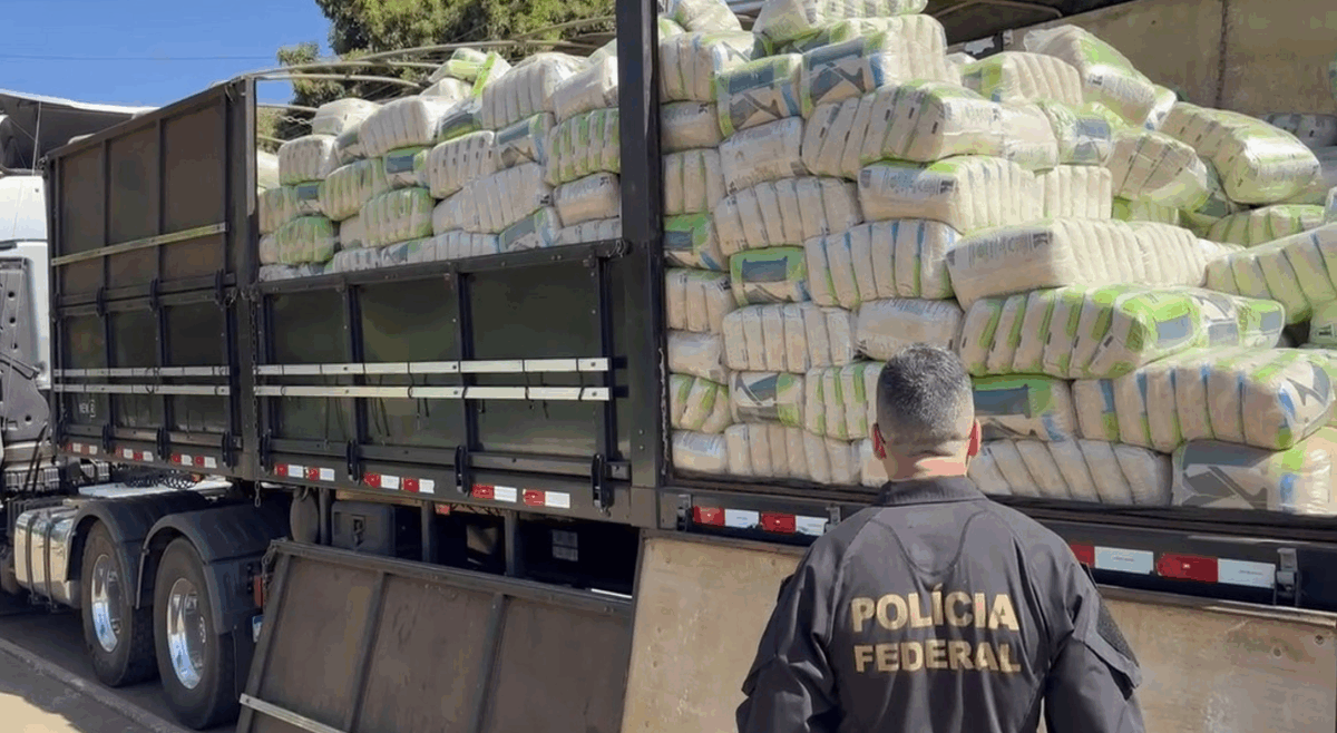Pol&iacute;cia Federal doa mais de 36 toneladas de arroz apreendido em opera&ccedil;&atilde;o contra tr&aacute;fico em Goi&aacute;s