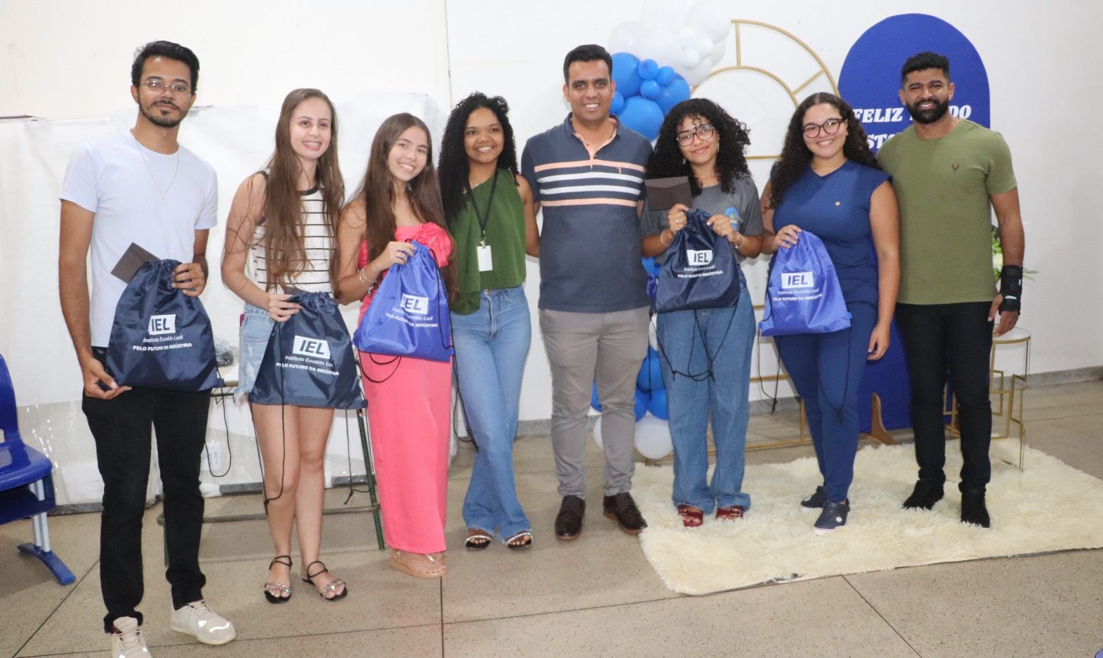 Porto Nacional homenageia estagi&aacute;rios do Programa Agente Jovem