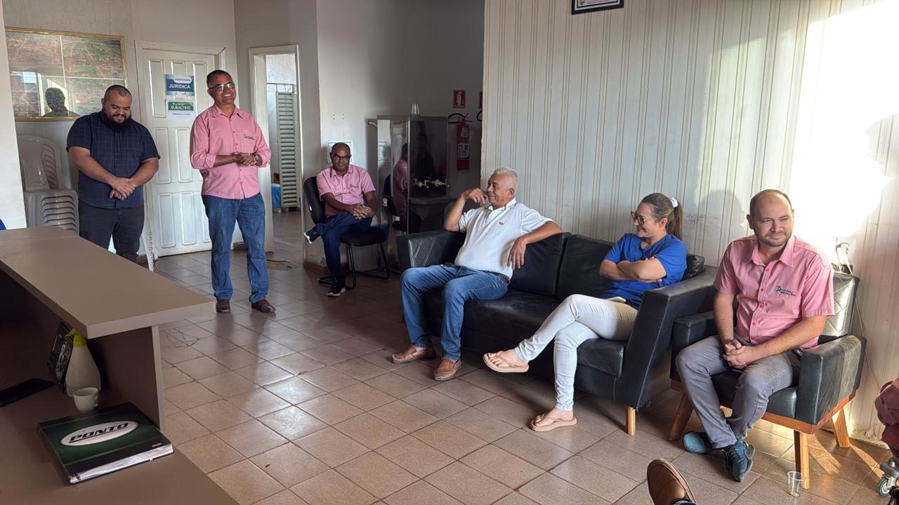 Prefeito de Nova Rosal&acirc;ndia participa de momento devocional no Pa&ccedil;o Municipal