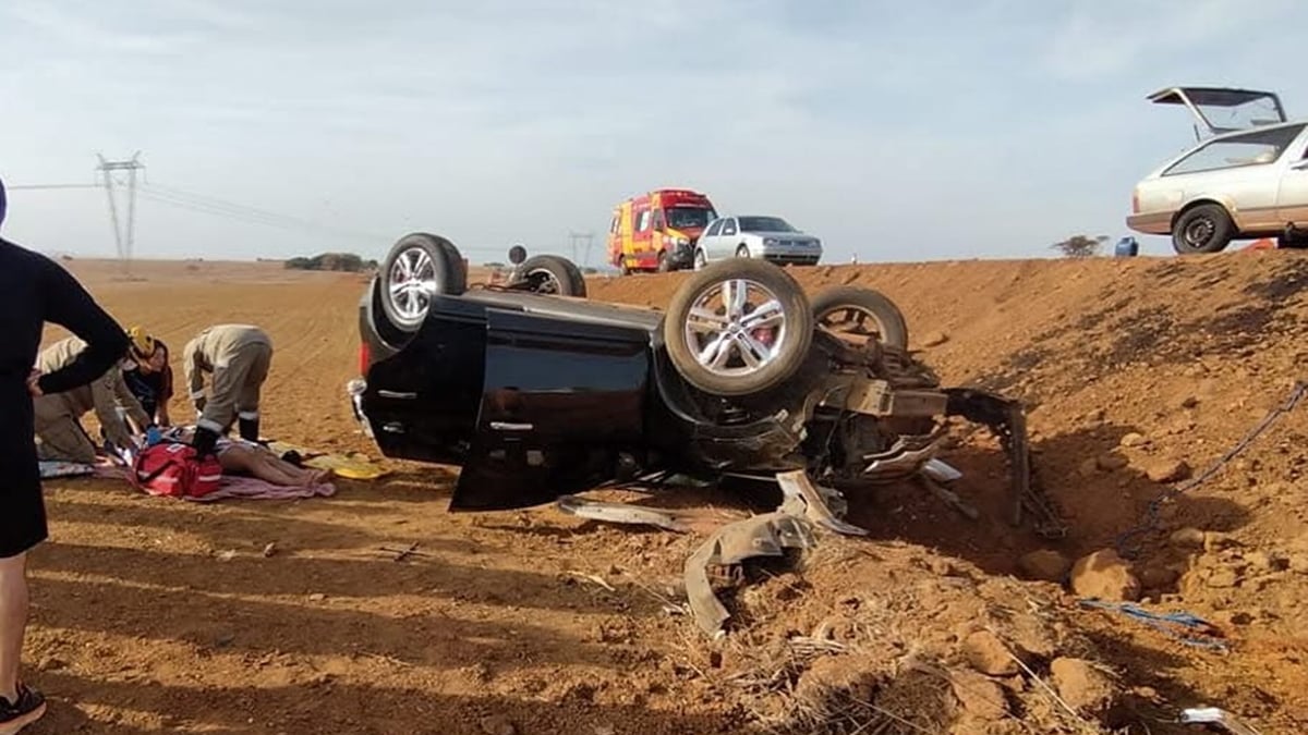 Capotamento na GO-139 deixa quatro feridos pr&oacute;ximo a Piracanjuba GO