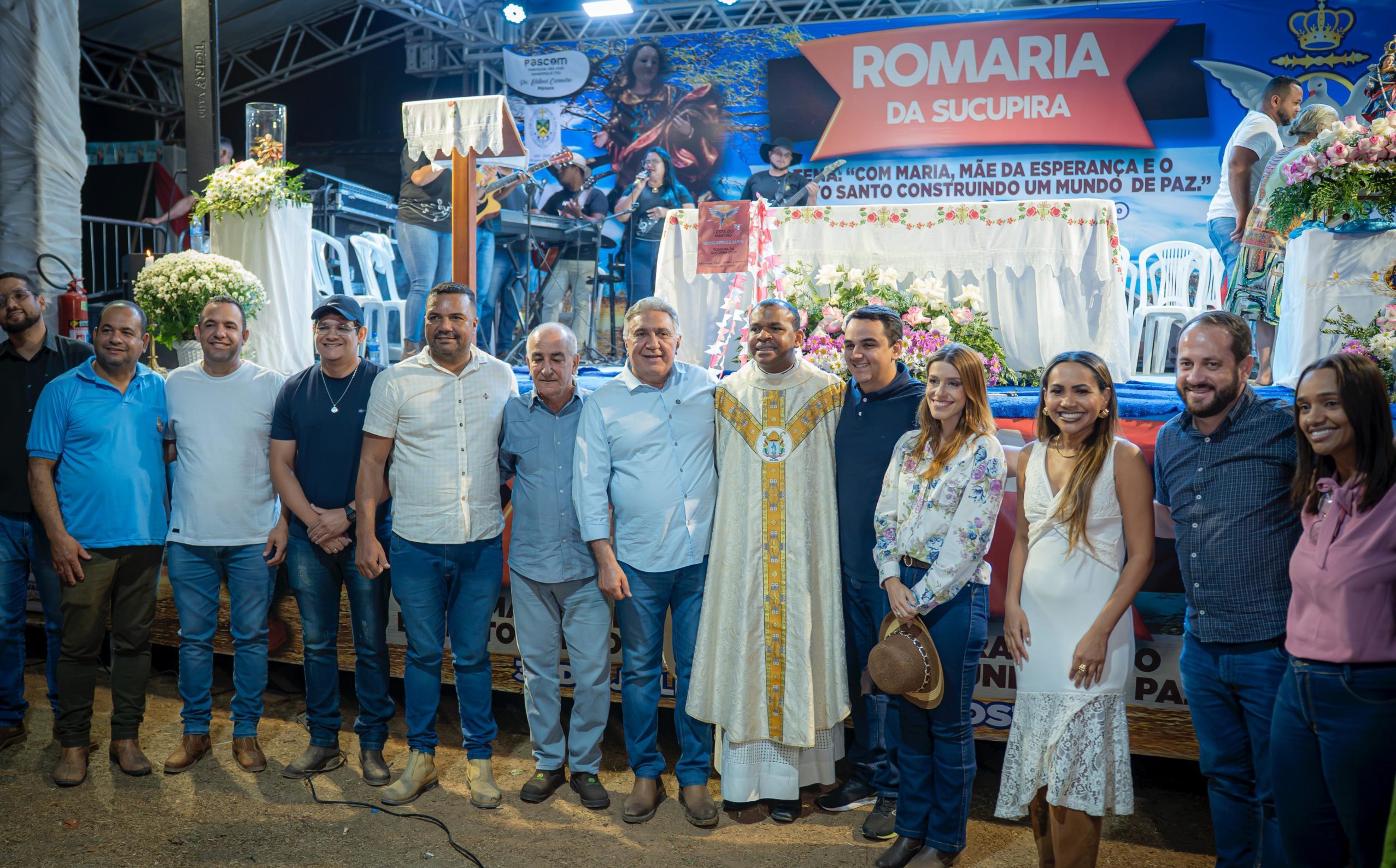 &ldquo;&Eacute; uma demonstra&ccedil;&atilde;o de respeito participar das manifesta&ccedil;&otilde;es religiosas do nosso povo&rdquo;, diz Laurez durante Romaria da Sucupira