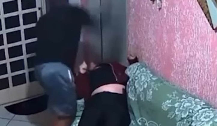 Fisiculturista &eacute; preso ap&oacute;s espancar ex-namorada por se recusar a reatar relacionamento em MG