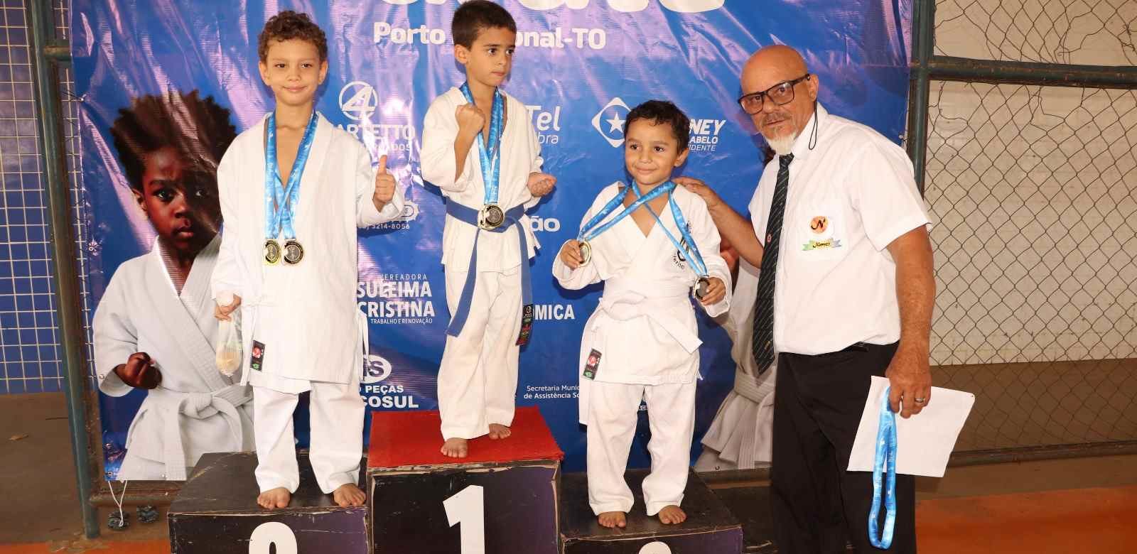 Em mostra de disciplina e uni&atilde;o, crian&ccedil;as encantam no 1&deg; Festival de Karat&ecirc; de Porto Nacional