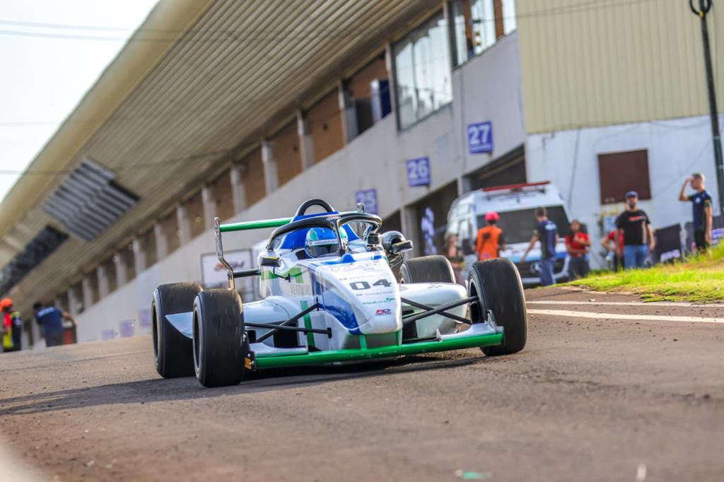 Henrique Kr&uuml;ger supera acidente na tomada de tempo e conquista Top 7 na F&oacute;rmula Delta