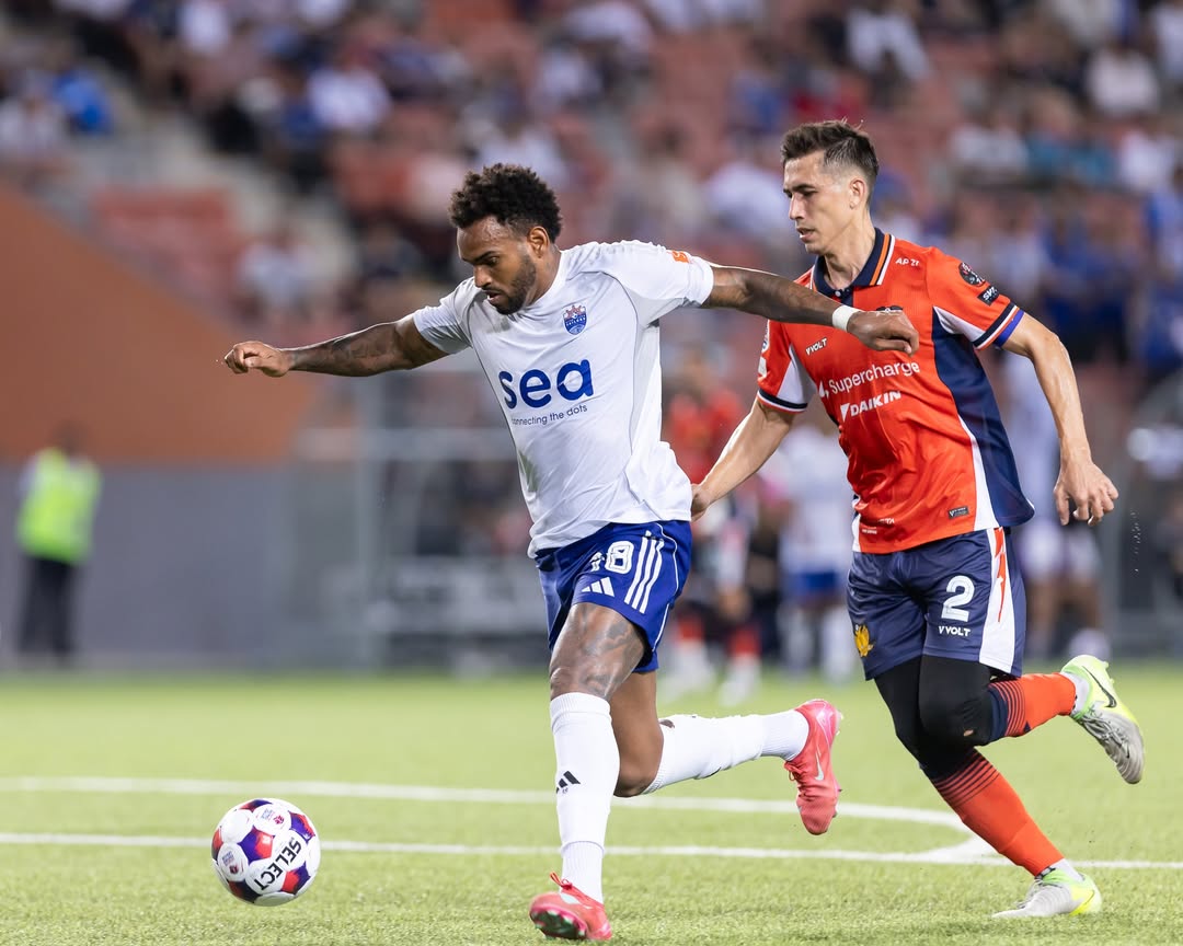 Perto de 100 vit&oacute;rias em ligas nacionais da &Aacute;sia, Anderson Lopes vence na estreia em Singapura