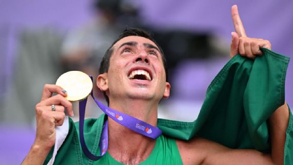 Caio Bonfim conquista ouro mundial em marcha atl&eacute;tica e faz hist&oacute;ria no atletismo brasileiro