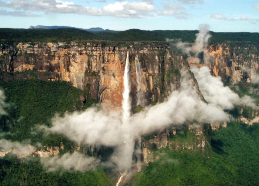 Conhe&ccedil;a a cachoeira mais alta do mundo, com quase 1 km de queda d&rsquo;&aacute;gua