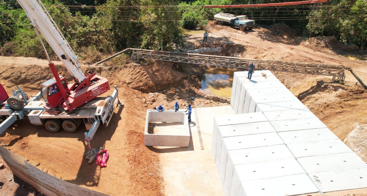 Constru&ccedil;&atilde;o da galeria pr&eacute;-moldada na obra do novo acesso &agrave; regi&atilde;o norte de Palmas entra em reta final
