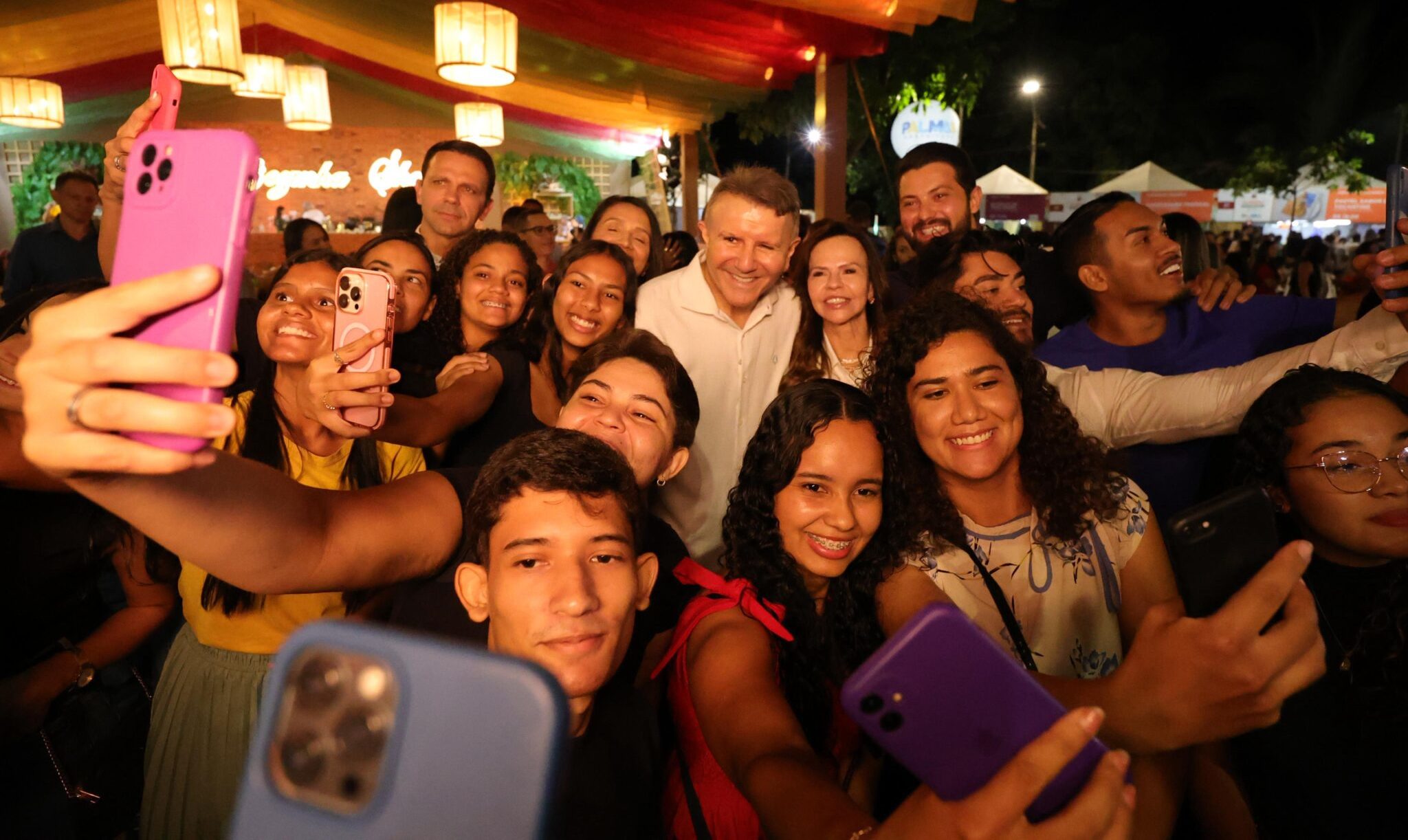 Curso de M&iacute;dias Digitais, oferecido pela Prefeitura, leva alunos para aula pr&aacute;tica no FGT