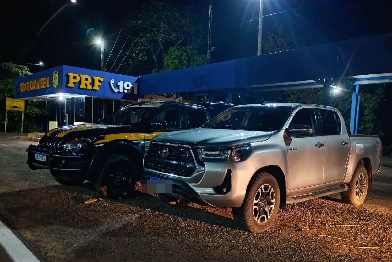PRF recupera caminhonete roubada e adulterada em Palmeiras do Tocantins