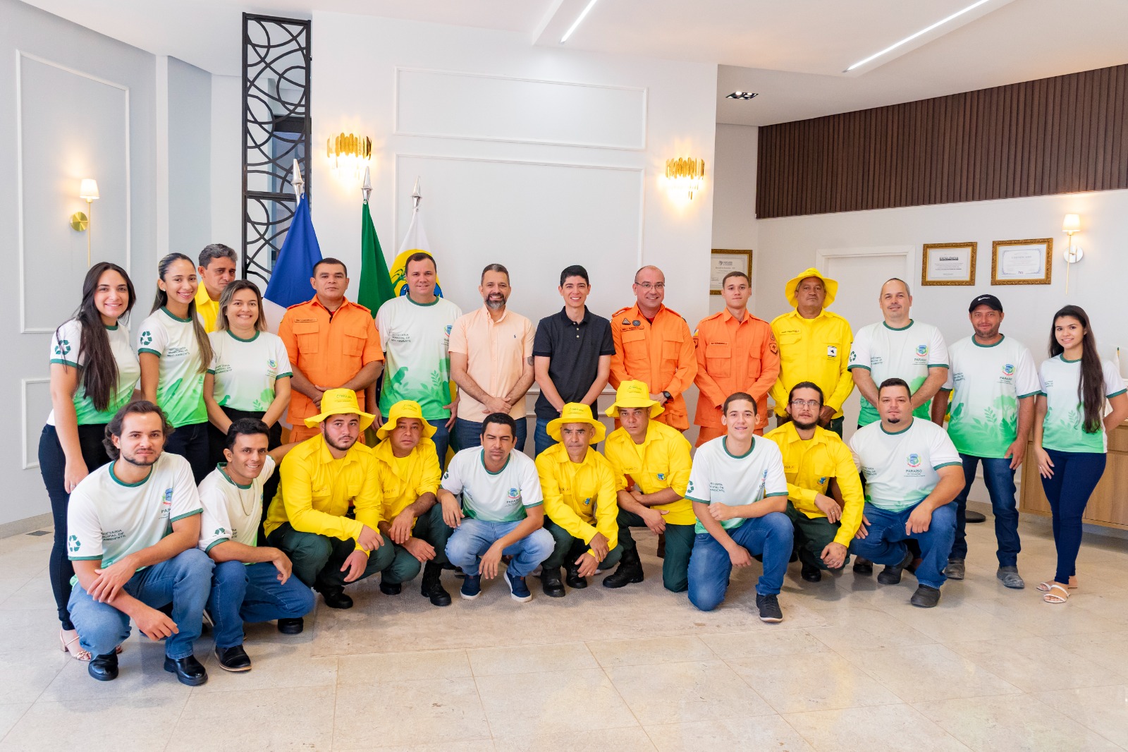 Governo de Para&iacute;so entrega uniformes e EPI&rsquo;s para brigadistas