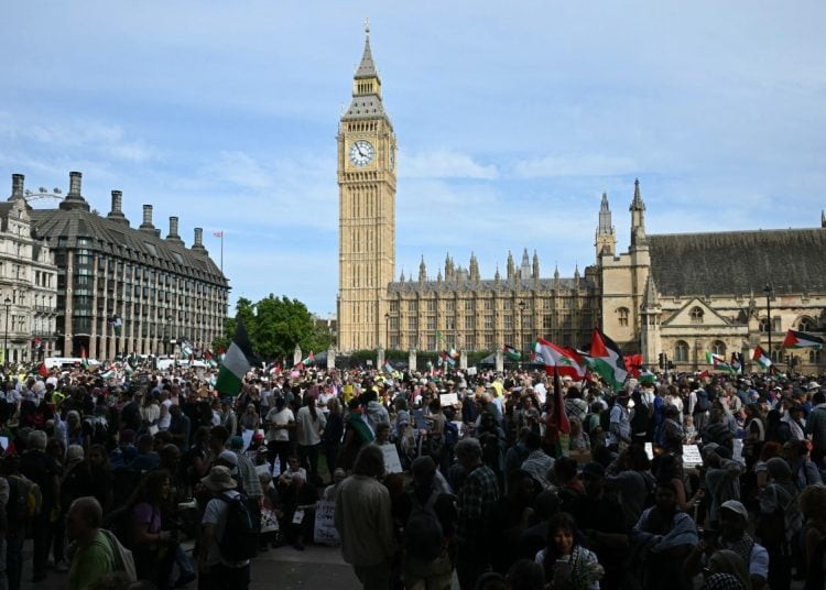 Protesto em Londres em apoio ao Palestine Action termina com quase 900 detidos