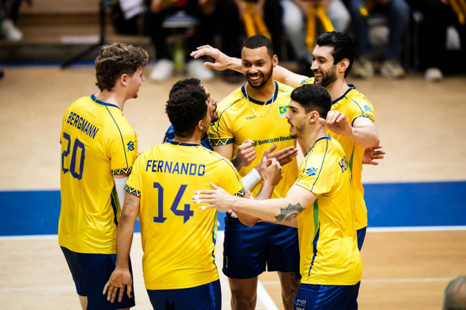 Bernardinho divulga convoca&ccedil;&atilde;o da Sele&ccedil;&atilde;o Brasileira para o Mundial de V&ocirc;lei nas Filipinas