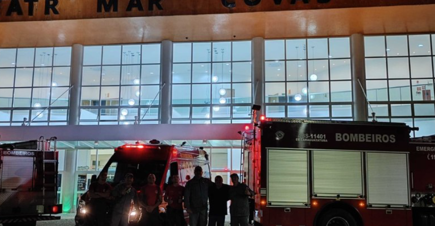Inc&ecirc;ndio atinge Teatro M&aacute;rio Covas em Caraguatatuba (SP)