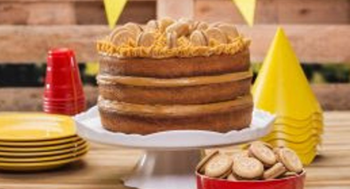 Aprenda a fazer um delicioso bolo de churros com recheio de doce de leite