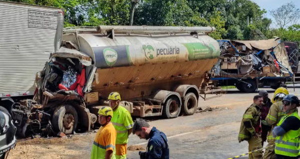 Acidente com 7 ve&iacute;culos deixa uma mulher morta e 3 feridos na BR-386 no RS