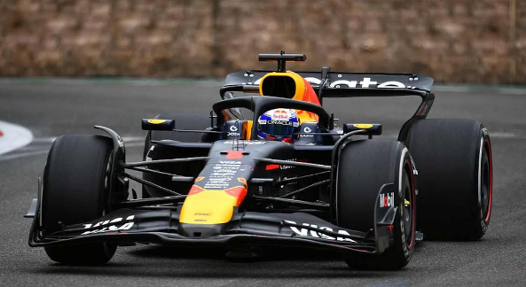 Vit&oacute;ria de ponta a ponta: Max Verstappen vence o GP de Baku