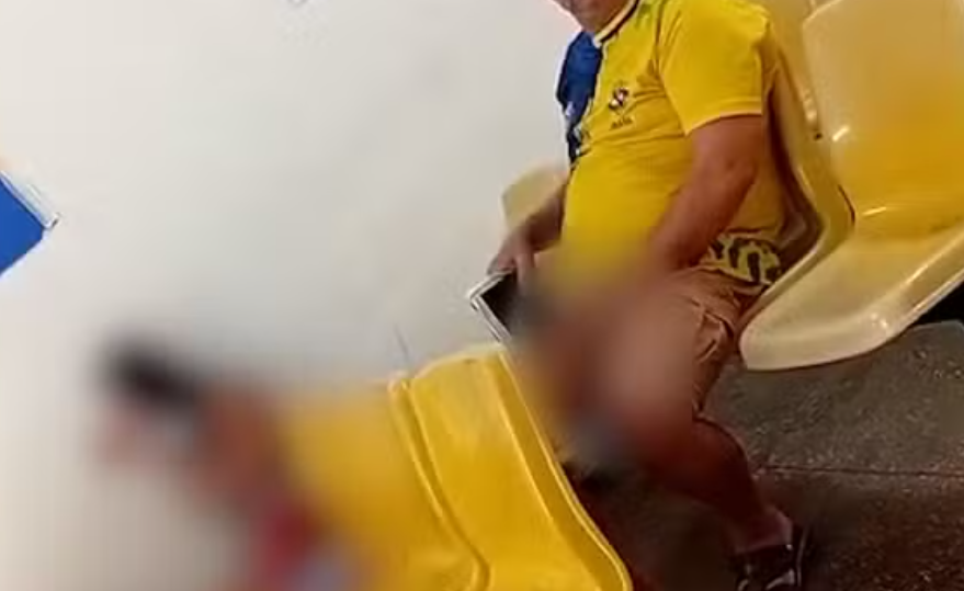 Pol&iacute;cia procura homem flagrado se masturbando em fila de UBS em Manaus AM