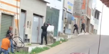 Youtuber troca tiros com a pol&iacute;cia e &eacute; preso em Feira de Santana BA