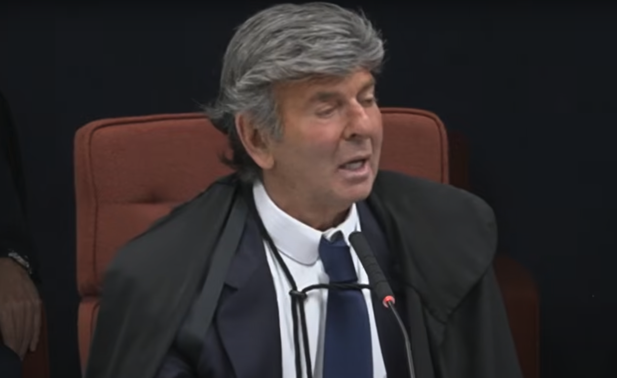 Ministro Fux vota pela incompet&ecirc;ncia do STF e nulidade do processo contra Bolsonaro