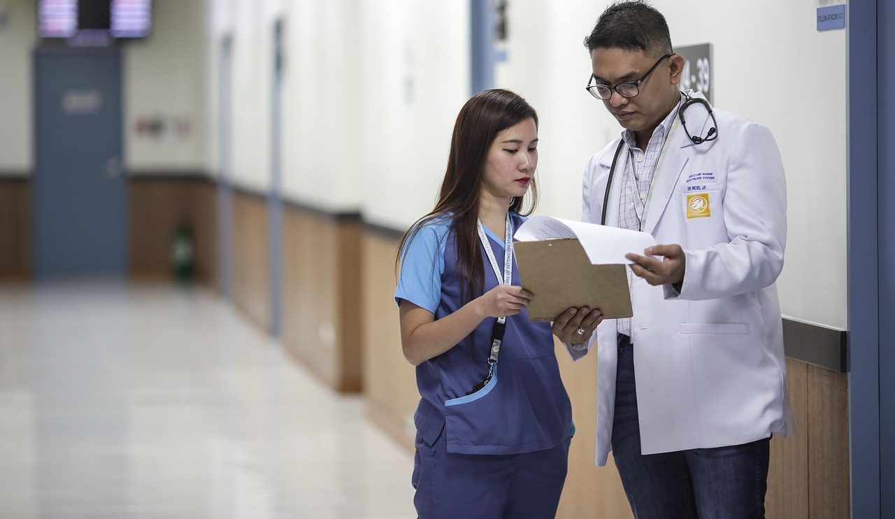 Nove faculdades privadas de Medicina obt&ecirc;m nota m&aacute;xima no Enamed 2025; maioria est&aacute; em S&atilde;o Paulo