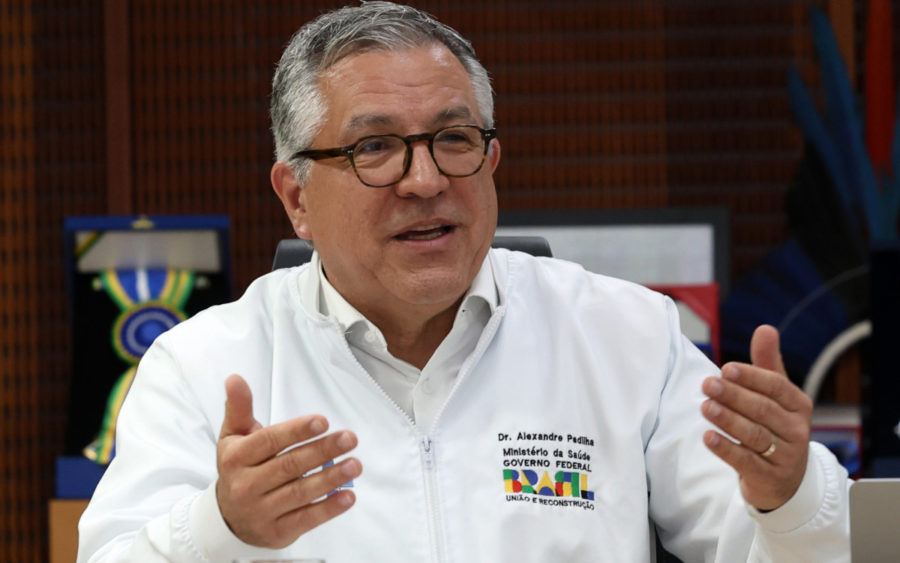 Impedido de viajar, Padilha discursa remotamente na Opas e elogia programa Mais M&eacute;dicos